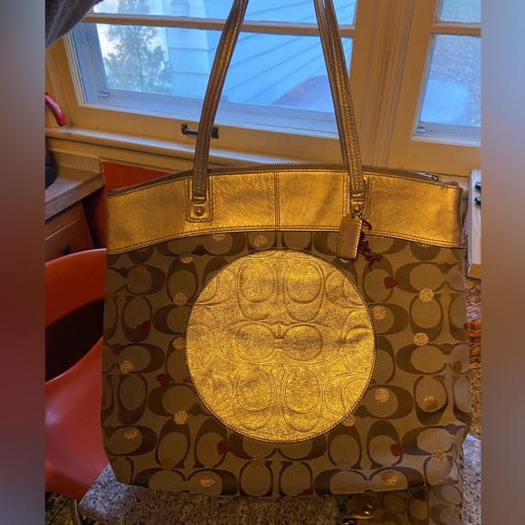 Coach Laura Secret Admirer Tote & Wristlet Women's Gold Metallic Leather Handbag - Picture 4 of 10